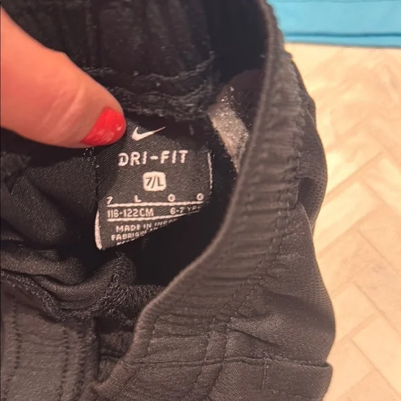 Nike Blue T-Shirt and Black Shorts Set, size kids 7
